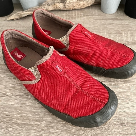 Teva Red Canvas Walking Hiking Shoes - Picture 1 of 5
